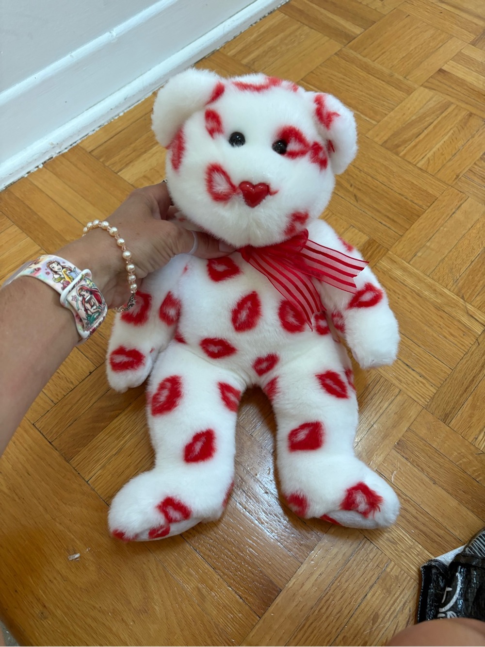 Ty Beanie Buddy “Smooch” the Bear! (13.5 inch)